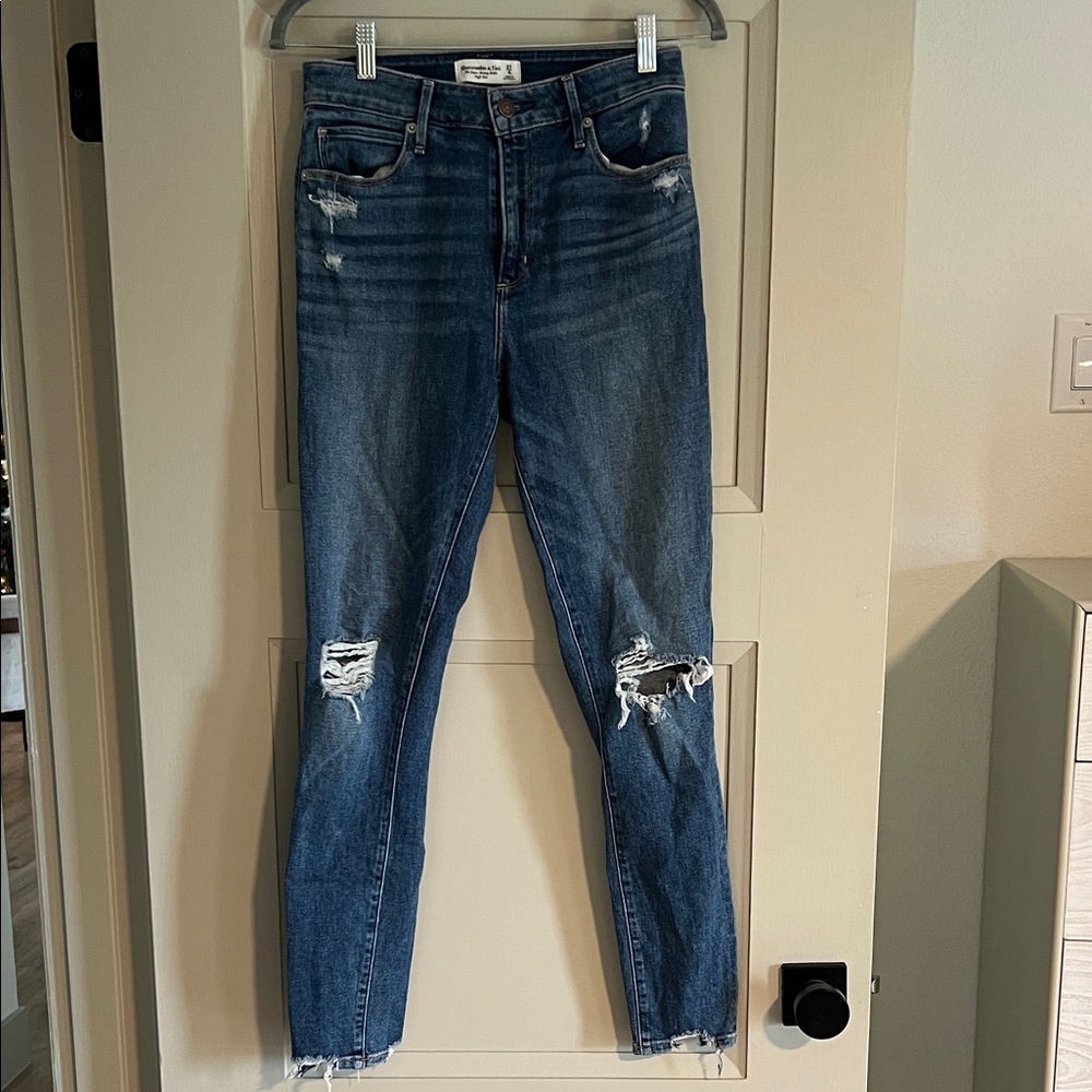 Abercrombie & Fitch Distressed Skinny Jeans - Blue